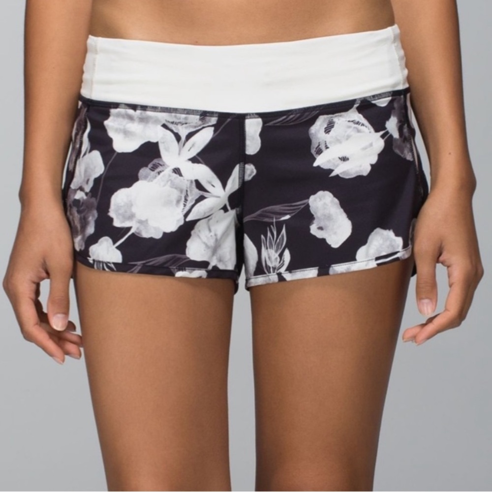 Lululemon FLORAL Pattern Speed Up Shorts - size 8